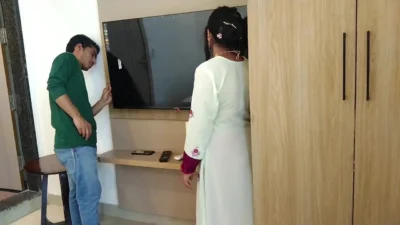 TV banane aaya tha bhabhi ko hi pel diya