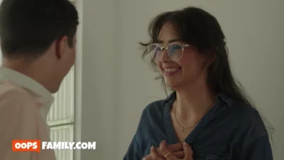 اتنين ديوك بينيكو شرموطه هايجه نحيفه ويقذفو في فمها وكسها الهايج نيك جماعي محارم